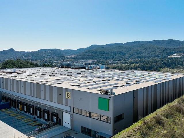 Nave en alquiler en Sant Esteve Sesrovires, Barcelona