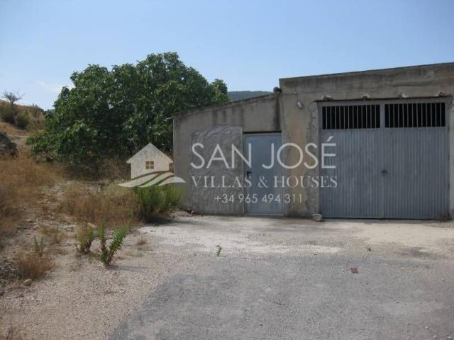 Nave en venta en La Romana