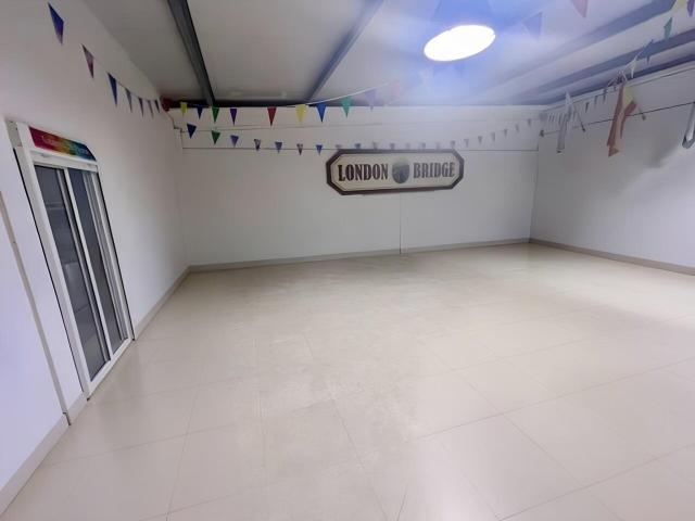 Nave en venta en Dos Hermanas, Andalucía