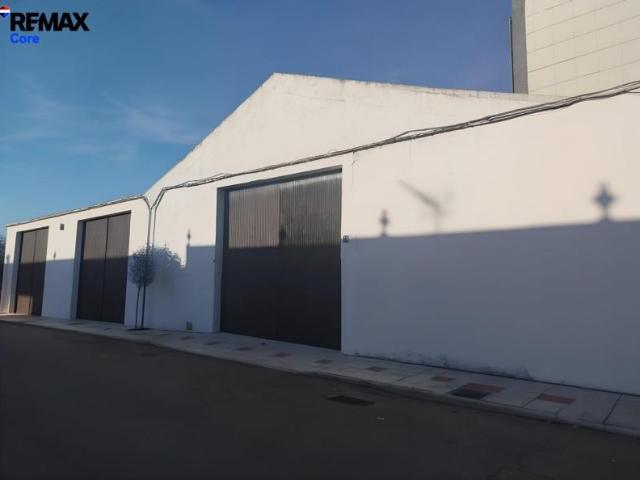 Nave en venta en Esparragalejo, Extremadura