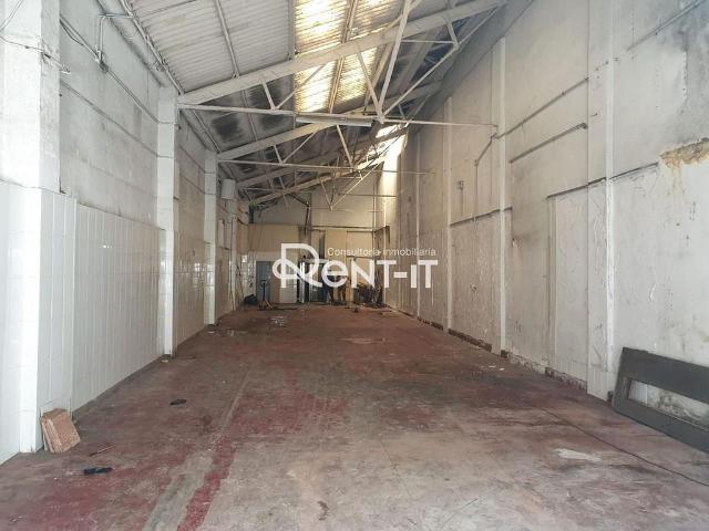 Nave en venta en l'Hospitalet de Llobregat, Barcelona
