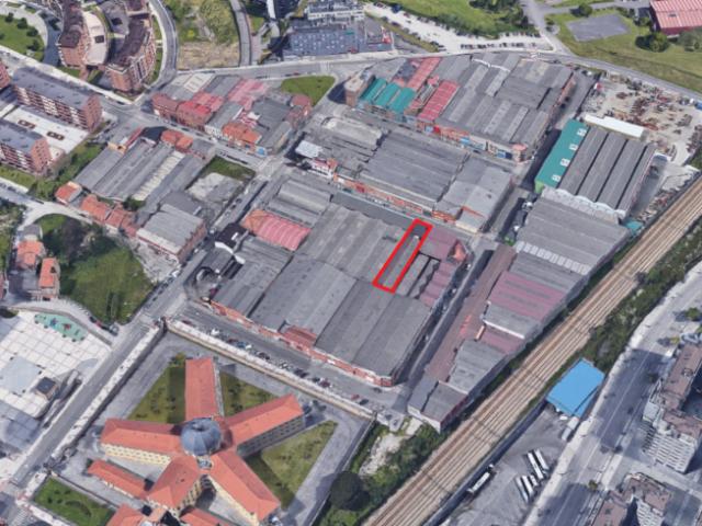 Nave en venta en Oviedo, Asturias