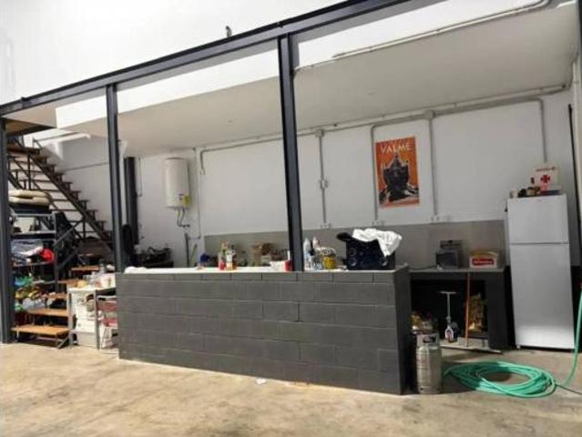 Nave en venta en Los Montecillos, Dos Hermanas