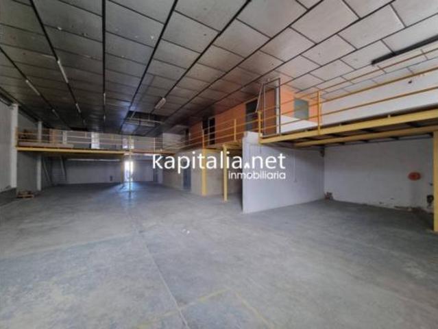 Nave en venta en Ontinyent, València / Valencia