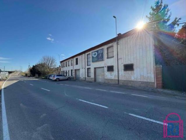 Nave en venta en Azadinos, Sariegos