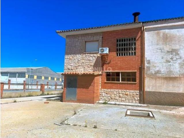 Nave en venta en Teruel
