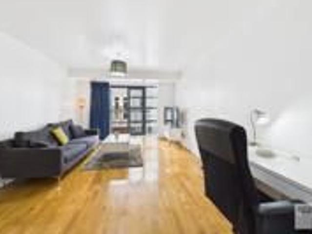 House for rent in Row Town, Surrey