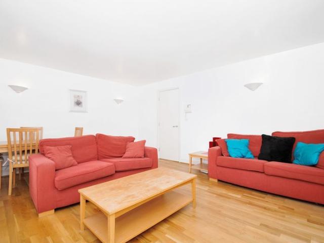 Apartment for rent in St. George in the East, Greater London