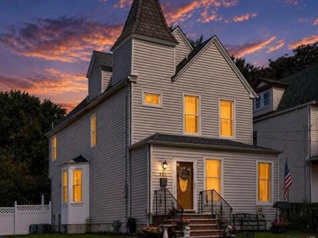 House for sale in Lyndhurst, New Jersey