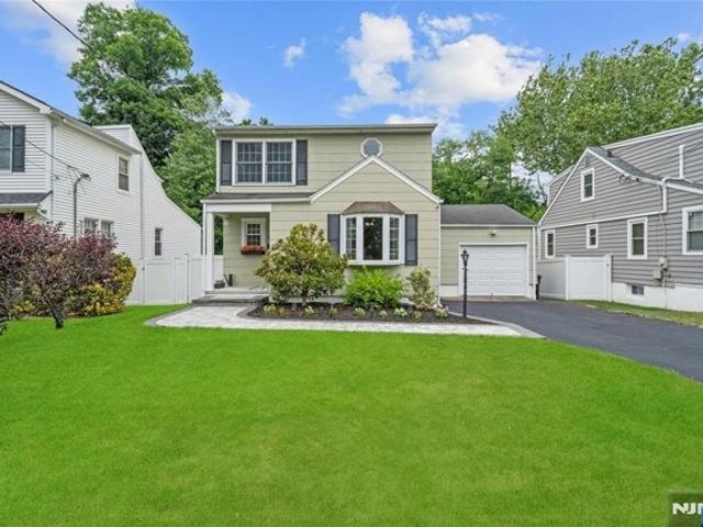 House for sale in Roseland, New Jersey