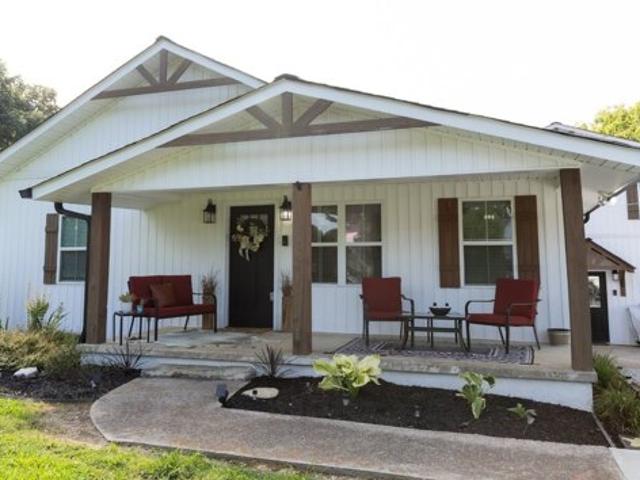 House for sale in Loretto