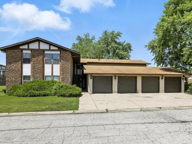Condo for sale in Country Club Hills, Illinois