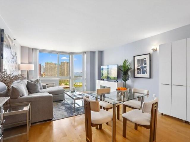 Condo for sale in Hudson, New Jersey