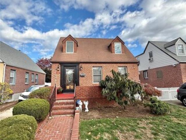 House for sale in Queens, Arverne