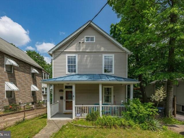 House for sale in Mount Rainier