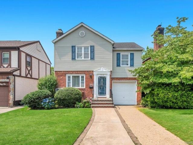 House for sale in Queens, Arverne