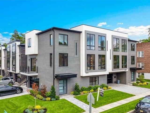 Condo for sale in Palisades Park, New Jersey