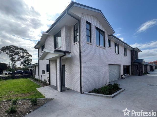 Townhouse for rent in Smithfield, Sydney