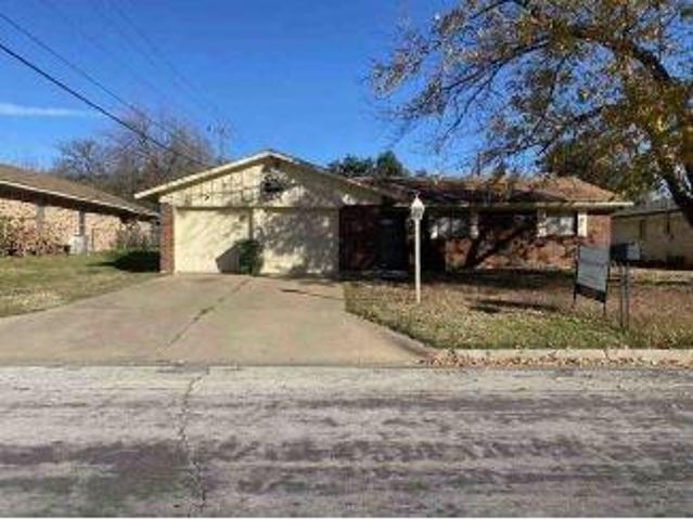 House for sale in Mineral Wells