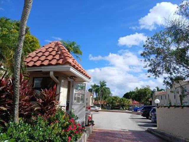 Condo for sale in Oakland Park, Florida