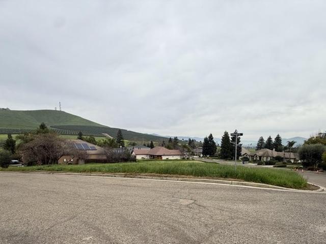 Land for sale in Tulare, California