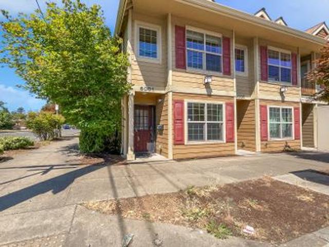 Townhouse for sale in Rose City Park, Oregonia