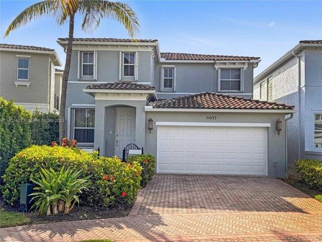House for sale in Aventura
