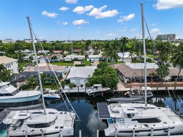 House for sale in Dania