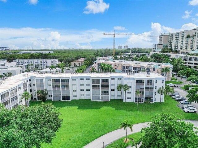 Condo for sale in Dania