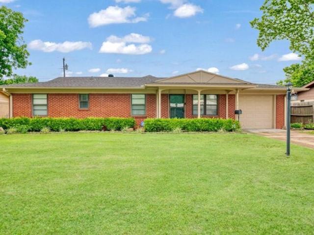 House for sale in Paris, Texas