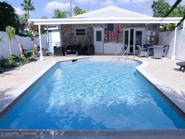 House for sale in Dania