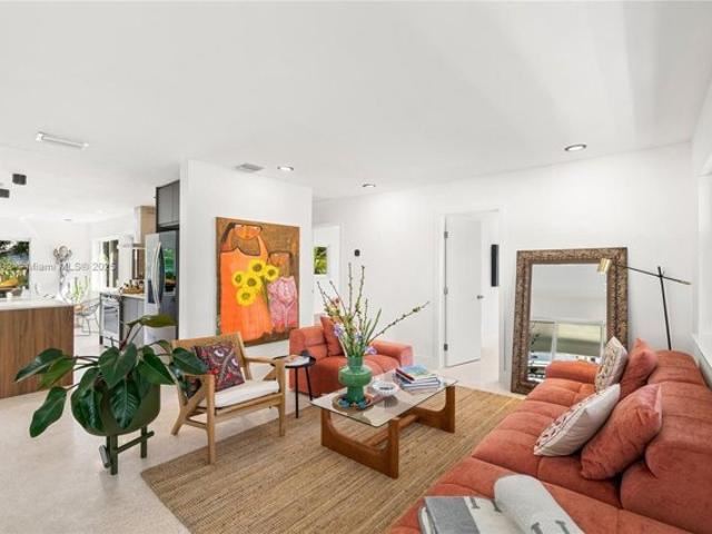 House for sale in Oakland Park