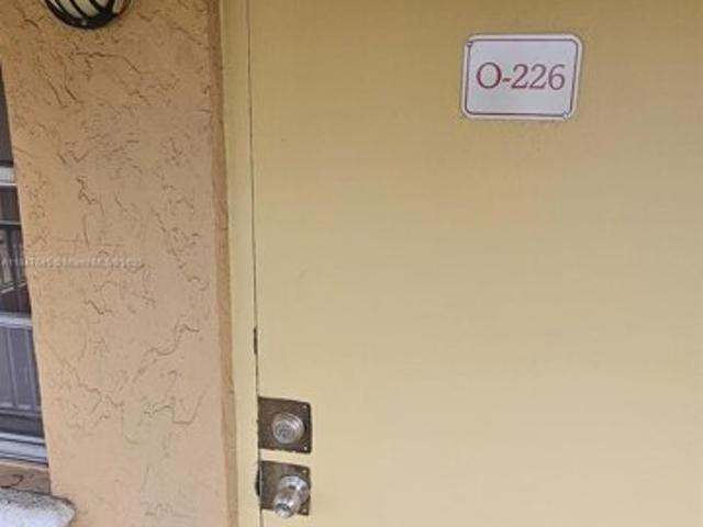 Condo for sale in Oakland Park