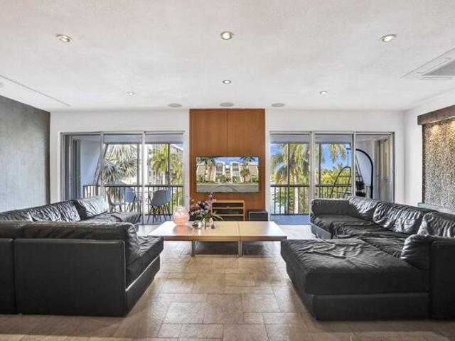 Condo for sale in Oakland Park, Florida