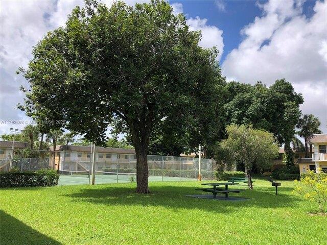 Condo for sale in Oakland Park, Florida