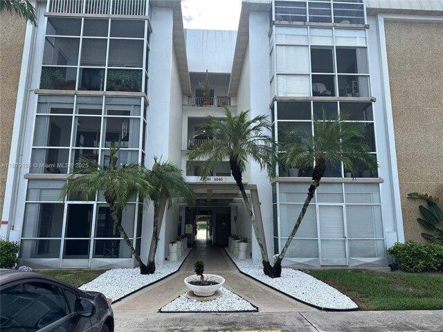 Condo for sale in Oakland Park, Florida