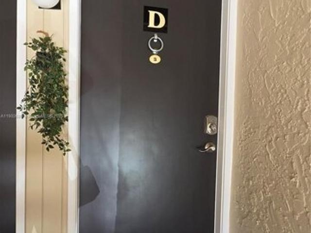 Condo for sale in Oakland Park, Florida