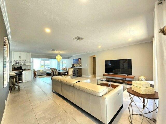 House for sale in Oakland Park
