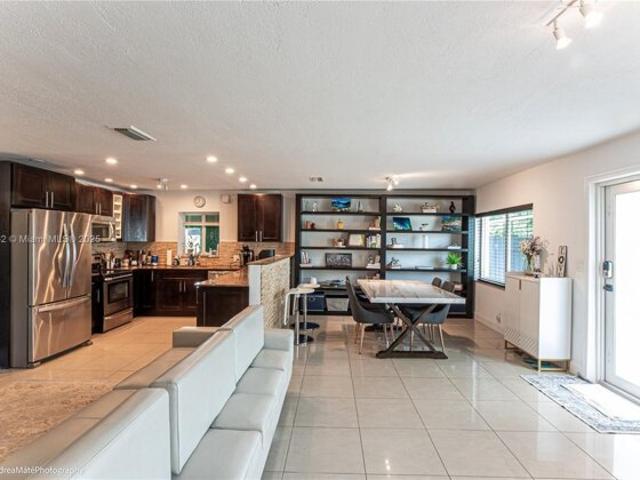 House for sale in Oakland Park, Florida