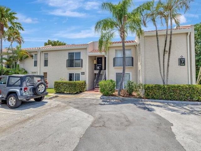 Condo for sale in Oakland Park, Florida