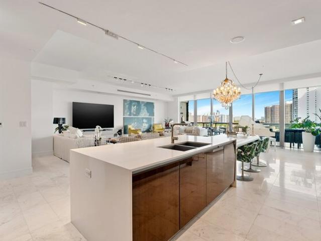 Condo for sale in Aventura