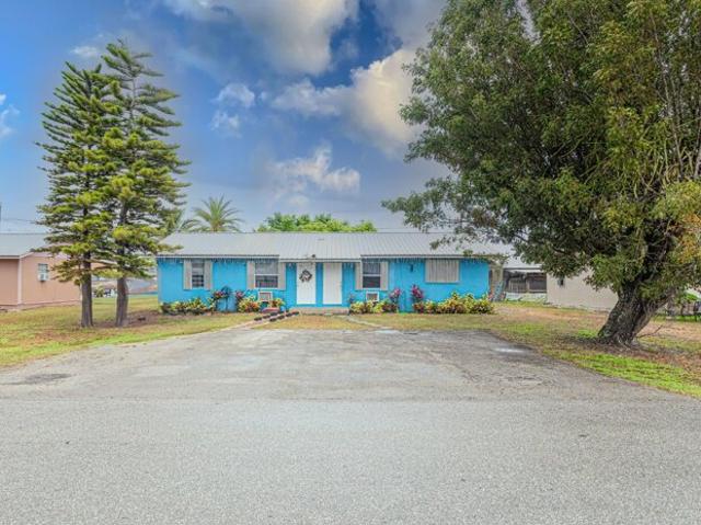 House for sale in Belle Glade