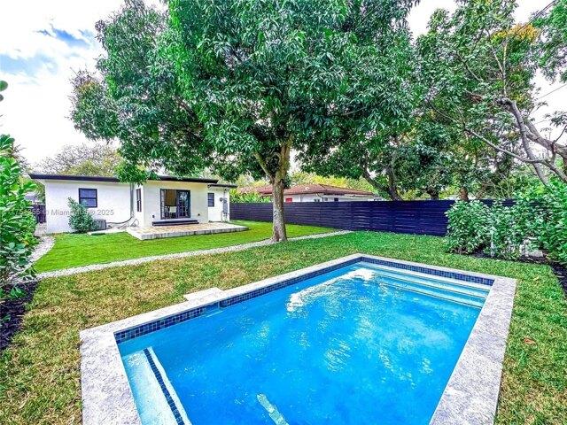 House for sale in El Portal