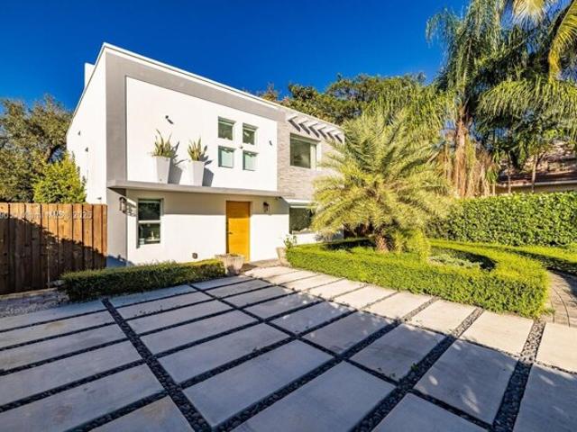 House for sale in El Portal