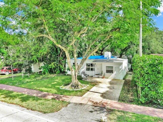 House for sale in El Portal