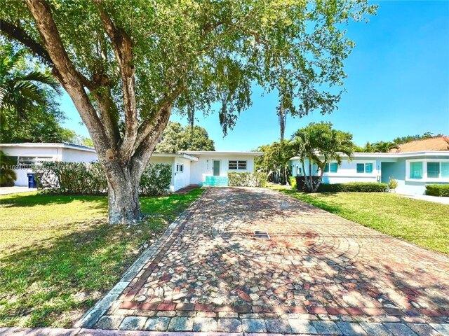 House for sale in El Portal