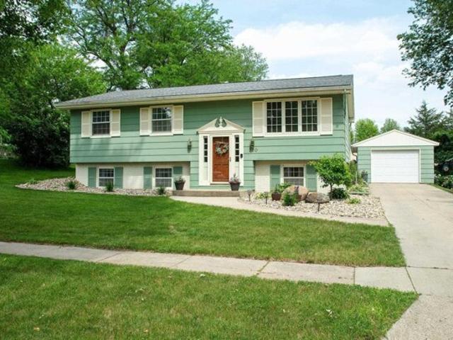 House for sale in Waverly