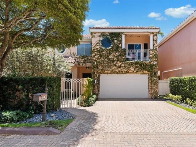 House for sale in Aventura