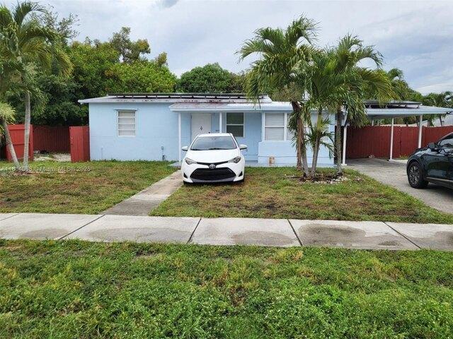 House for sale in Pompano Beach