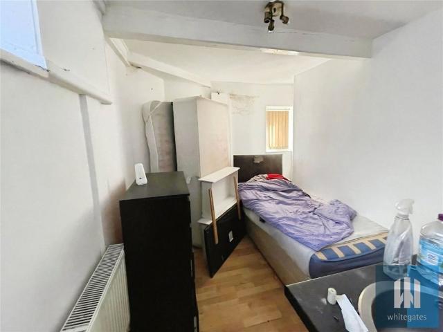 Room for rent in Armitage Bridge, West Yorkshire